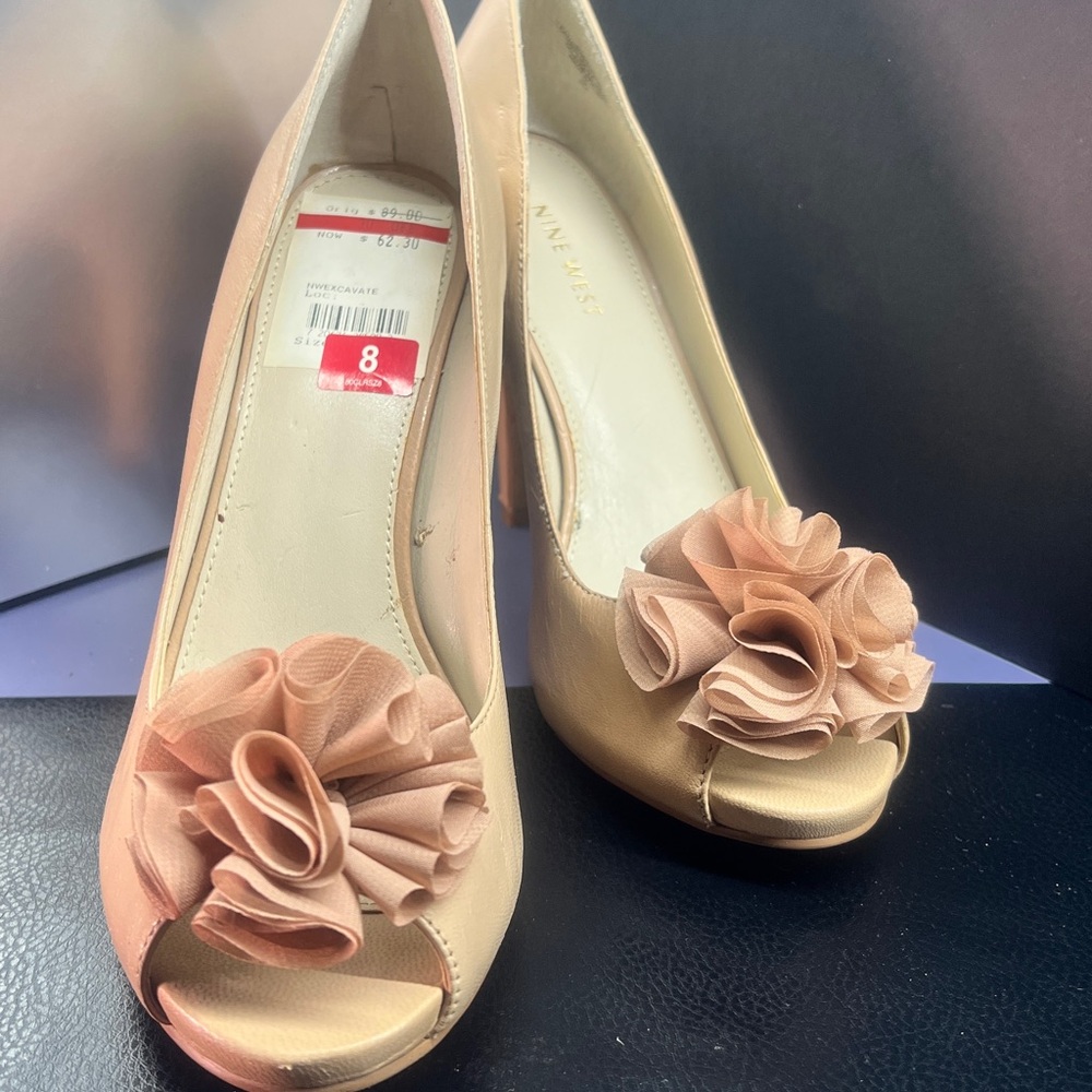 Nine West Cream Peeptoe High Heel with Flower Accent, Size 8